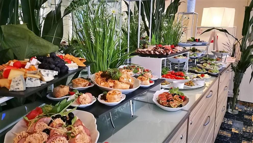 Green Garden Hotel Raszyn Eksteriør billede